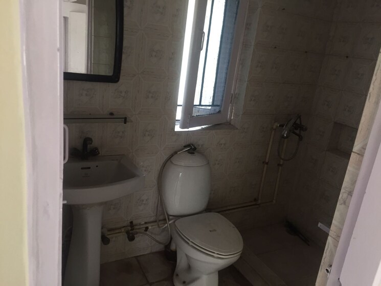 Bathroom, arun-vihar 1 RK 400 Sq.Ft. Apartment In Sector 29 Noida 8826440