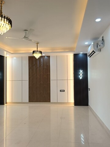 Living Room in 3 BHK Builder Floor at SS Southend Floors, South City 2 – for Rent