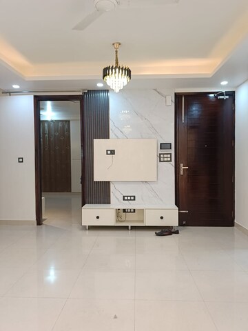 Living Room in 3 BHK Builder Floor at SS Southend Floors, South City 2 – for Rent