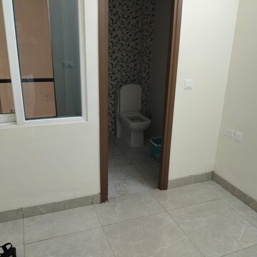Room in 2.5 BHK Apartment at Mahagun Mywoods, Sector 16c Greater Noida – for Rent