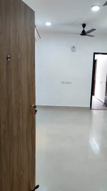 2.5 BHK Apartment For Sale in Gaur City 2