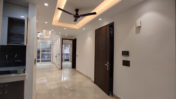Room in 3 BHK Builder Floor at Safdarjung Development Area – for Rent