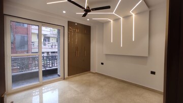 Room in 3 BHK Builder Floor at Safdarjung Development Area – for Rent