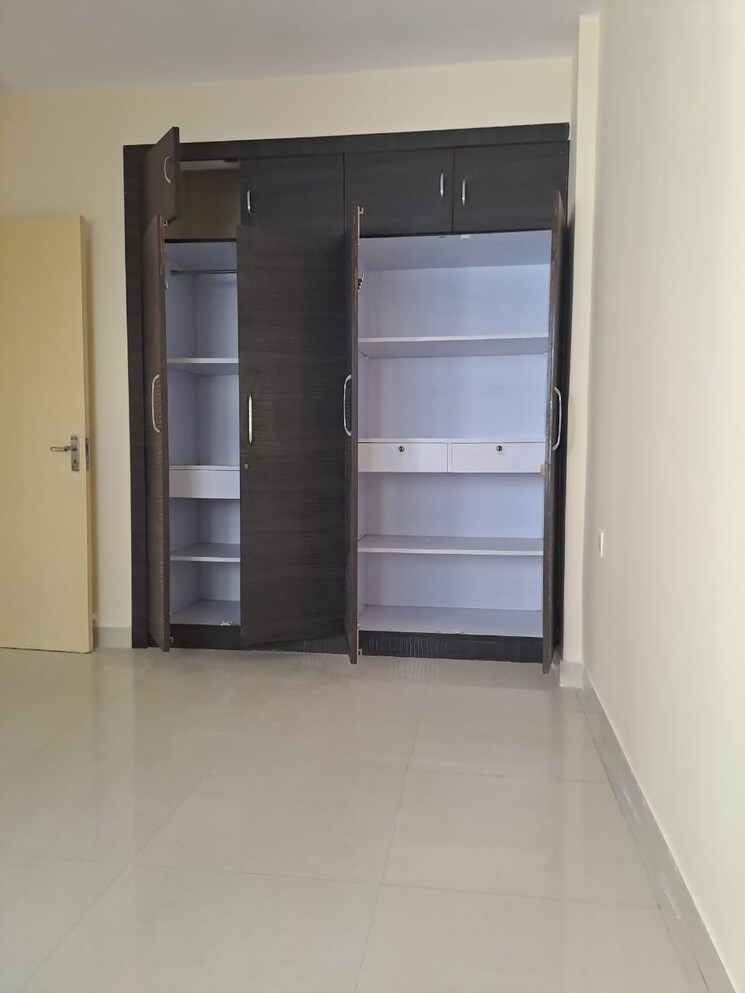 Room, happy-valley 2 Bedroom 1050 Sq.Ft. Apartment In Manpada Thane 8826618