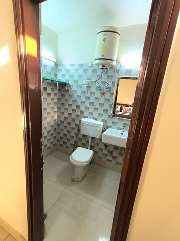 2 BHK Builder Floor For Rent in Rajouri Garden