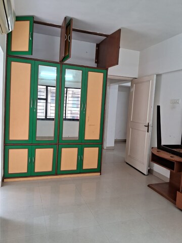 Room in 3 BHK Apartment at Kumar Palmsprings, Undri – for Rent