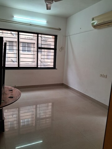 Room in 3 BHK Apartment at Kumar Palmsprings, Undri – for Rent