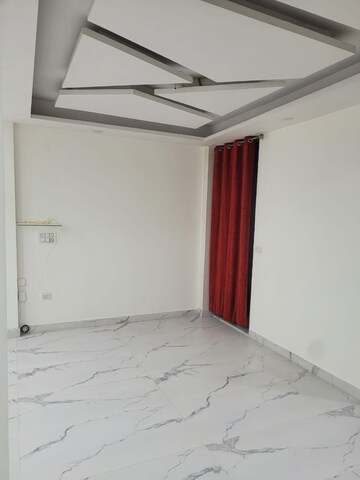 Room in 3.5 BHK Builder Floor at Hari Nagar – for Rent