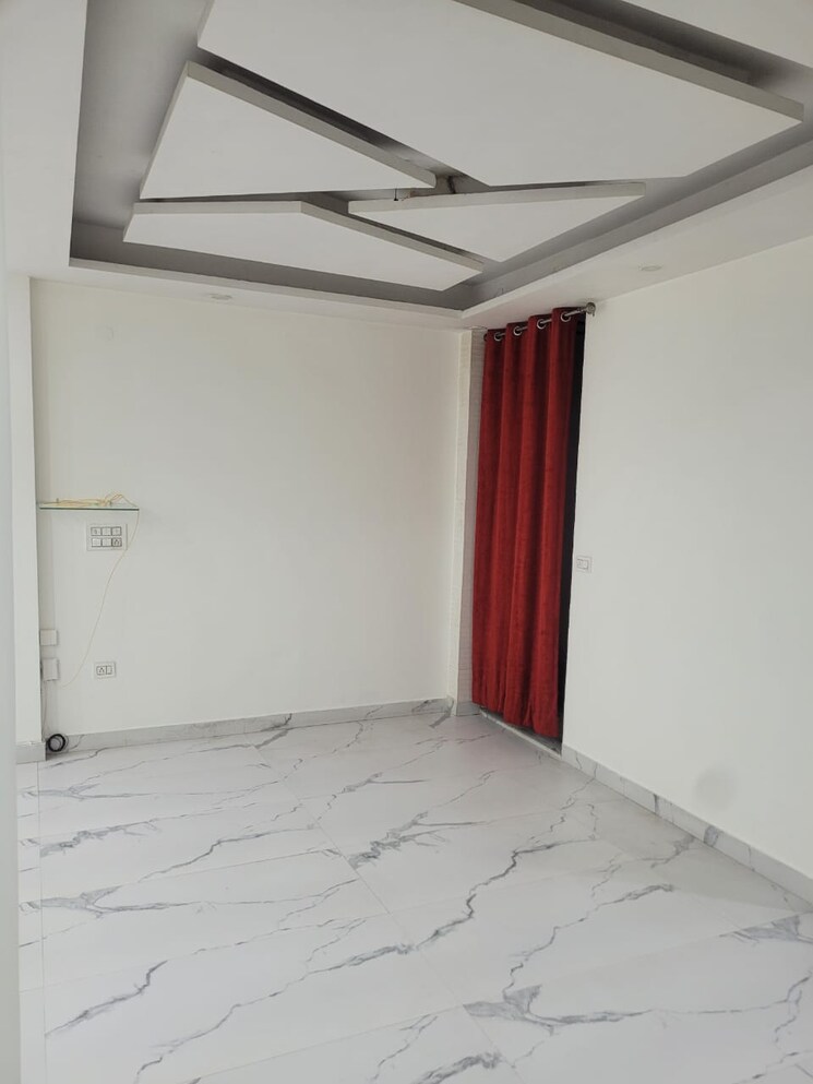 Room, hari nagar 3.5 Bedroom 1800 Sq.Ft. Builder Floor In Hari Nagar Delhi 8826684