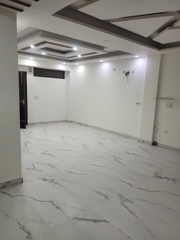 Room in 3.5 BHK Builder Floor at Hari Nagar – for Rent