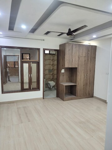 Room in 3.5 BHK Builder Floor at Hari Nagar – for Rent