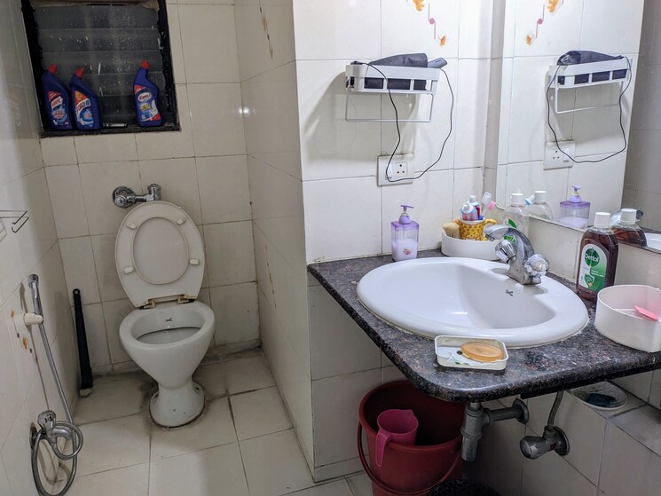 Bathroom, gera-parkview-i 2 Bedroom 860 Sq.Ft. Apartment In Kharadi Pune 8826682