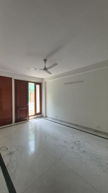 Room in 3 BHK Builder Floor at DDA Taimoor Enclave, New Friends Colony – for Rent
