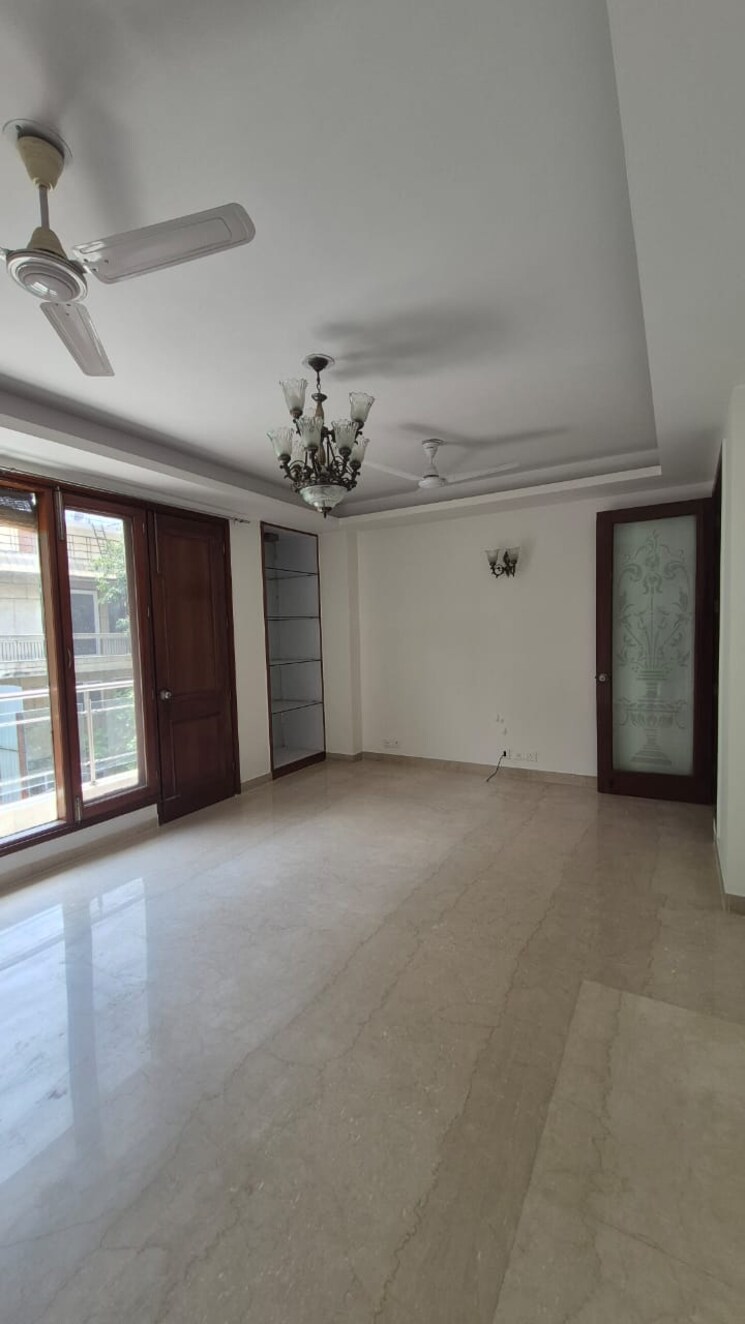 Room, dda-taimoor-enclave 3 Bedroom 250 Sq.Yd. Builder Floor In New Friends Colony Delhi 8826693