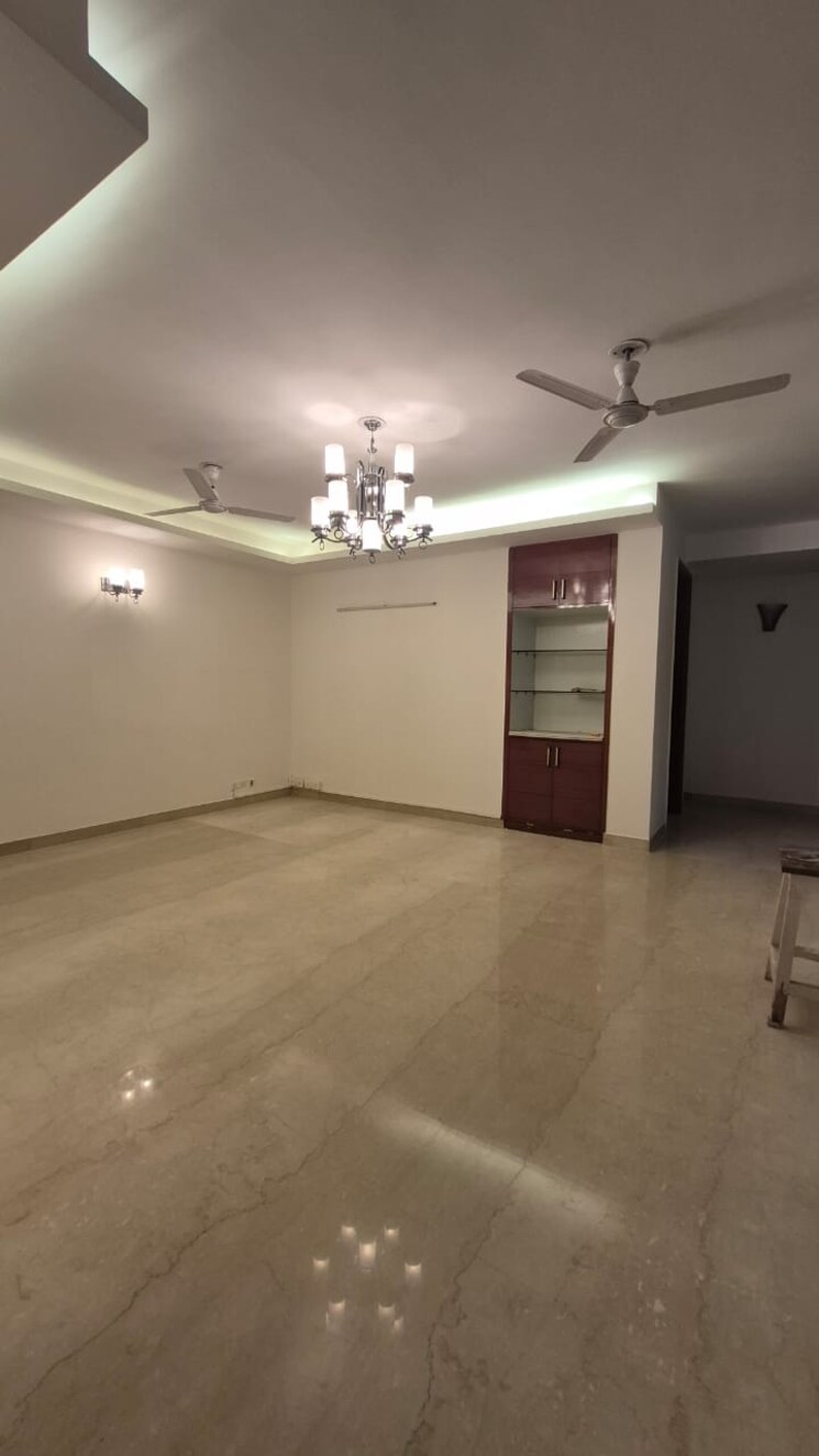Room, dda-taimoor-enclave 3 Bedroom 250 Sq.Yd. Builder Floor In New Friends Colony Delhi 8826693
