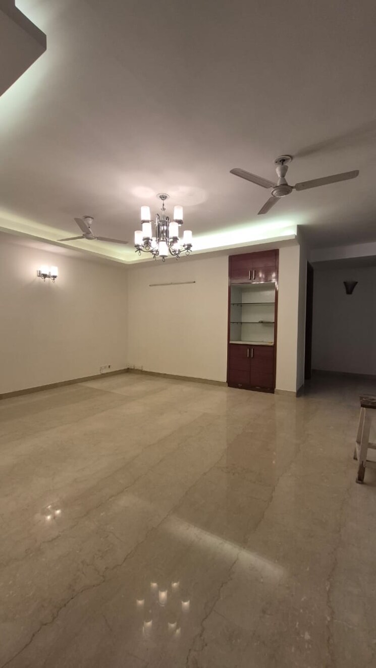 Room, dda-taimoor-enclave 3 Bedroom 250 Sq.Yd. Builder Floor In New Friends Colony Delhi 8826693