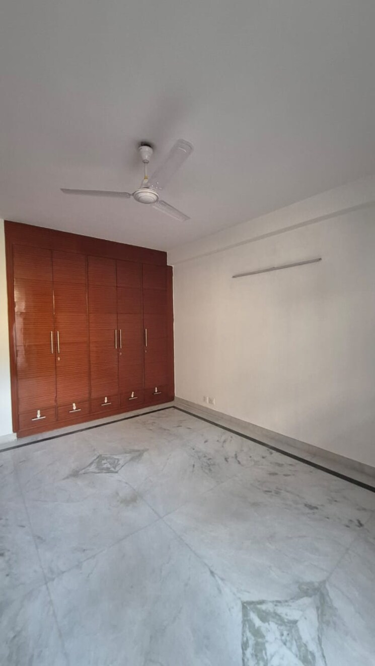 Room, dda-taimoor-enclave 3 Bedroom 250 Sq.Yd. Builder Floor In New Friends Colony Delhi 8826693