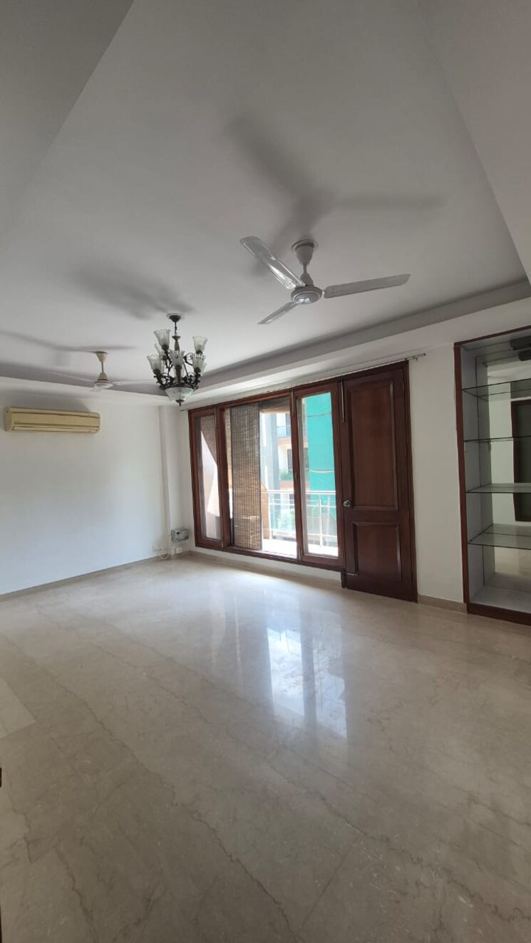 Room, dda-taimoor-enclave 3 Bedroom 250 Sq.Yd. Builder Floor In New Friends Colony Delhi 8826693