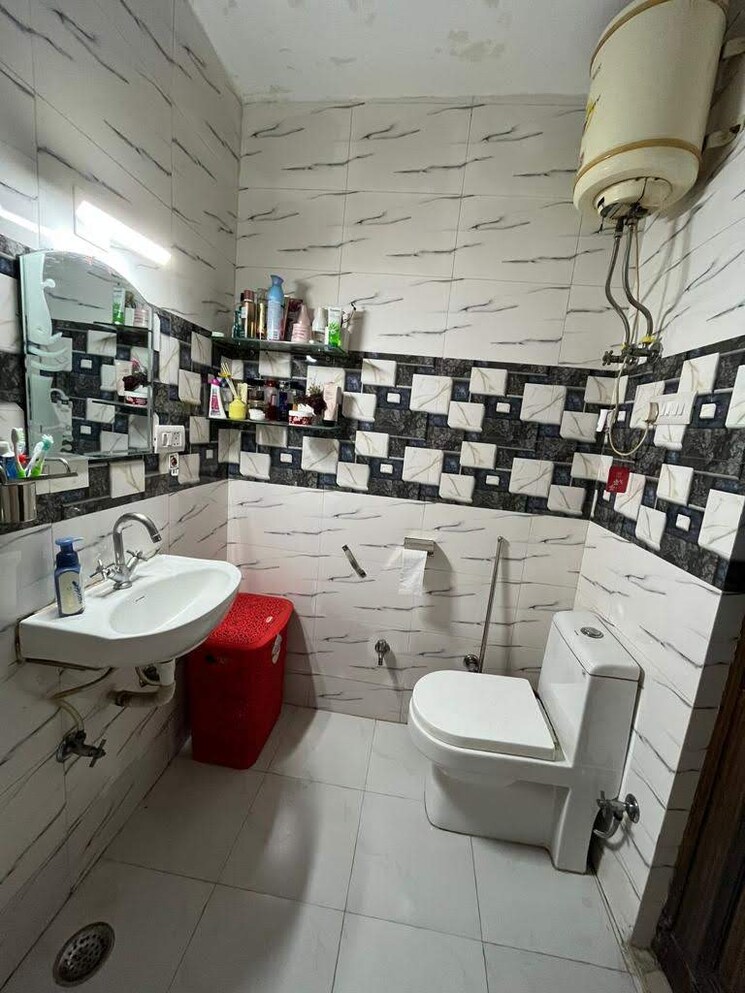 Master Bedroom, rajouri garden 2 Bedroom 100 Sq.Yd. Builder Floor In Rajouri Garden Delhi 8826701