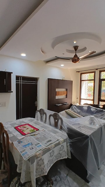 Bedroom in 3 BHK Builder Floor at SS Southend Floors, South City 2 – for Rent