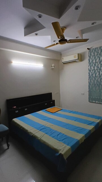 Bedroom in 3 BHK Builder Floor at SS Southend Floors, South City 2 – for Rent