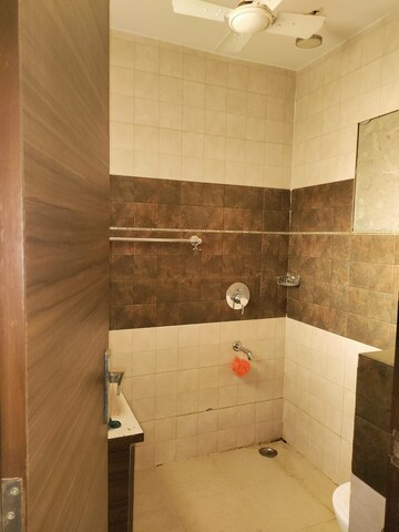 Bathroom in 3 BHK Builder Floor at SS Mayfield Gardens, Sector 51 – for Rent