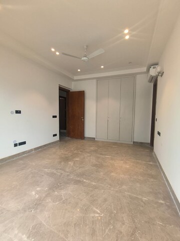 Room in 3 BHK Builder Floor at East of Kailash Block-B RWA, East Of Kailash – for Rent