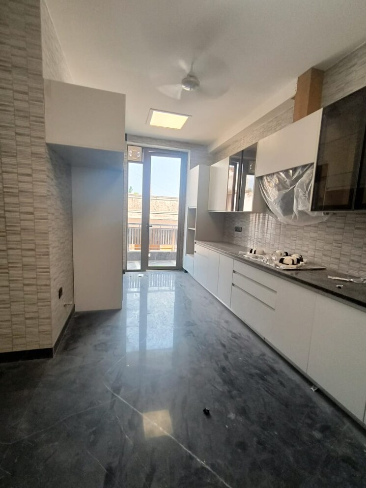 Kitchen, east-of-kailash-block-b-rwa 3 Bedroom 200 Sq.Yd. Builder Floor In East Of Kailash Delhi 8826715