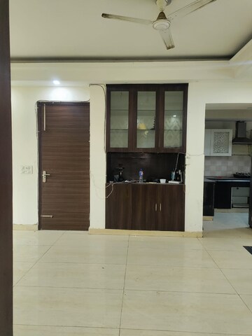 Room in 3 BHK Builder Floor at Unitech South City II, Sector 50 – for Rent