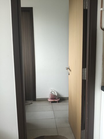 Bathroom in 3.5 BHK Apartment at Shapoorji Pallonji Vicinia, Powai – for Rent