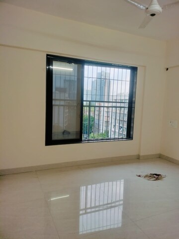 Room in 1 BHK Apartment at Kolte Patil Vaayu, Dahisar West – for Rent