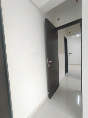 Room in 1 BHK Apartment at Kolte Patil Vaayu, Dahisar West – for Rent