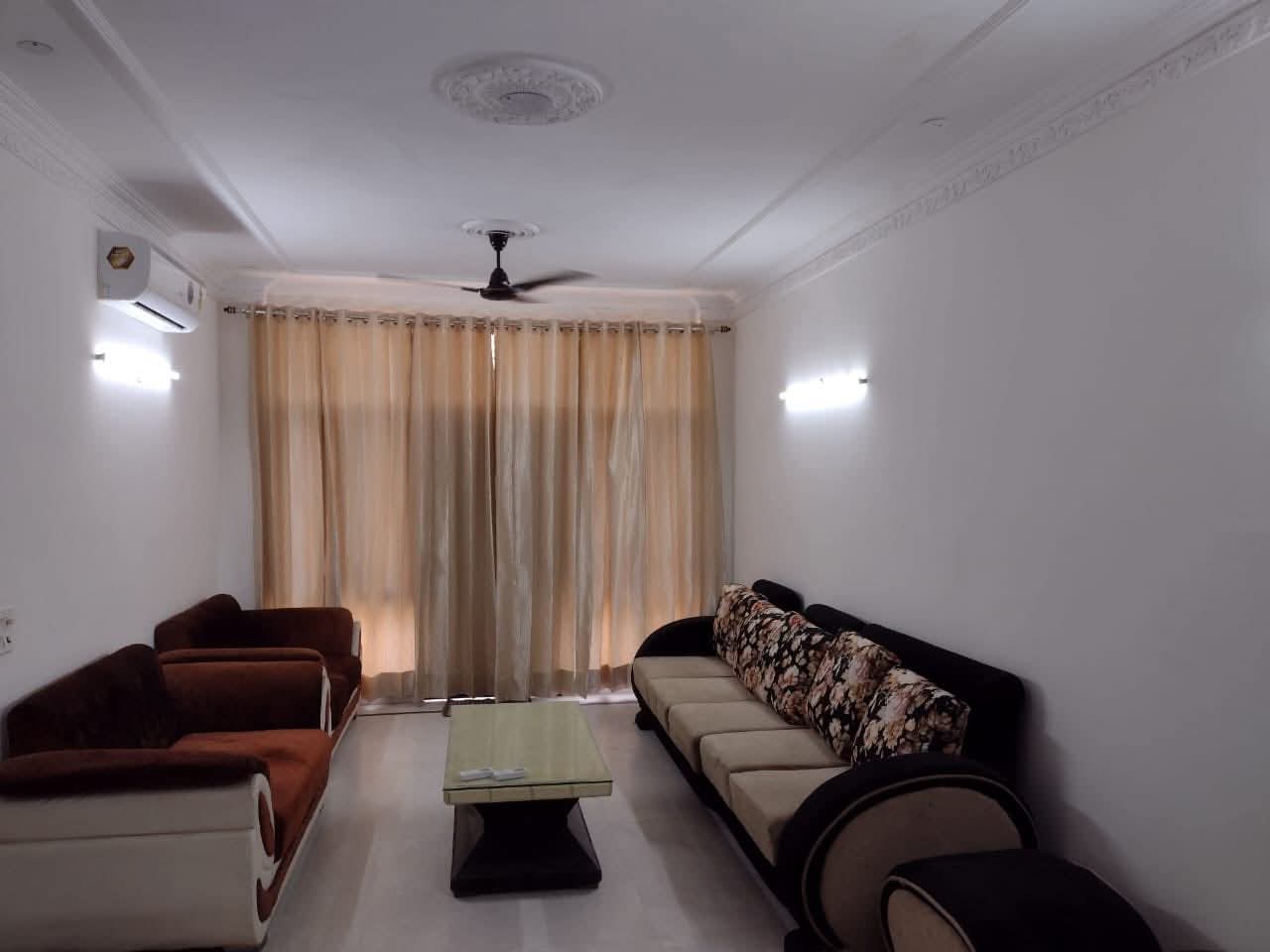 3 BHK + Extra Room Builder Floor For Rent in Unitech Nirvana Country Cedar Crest