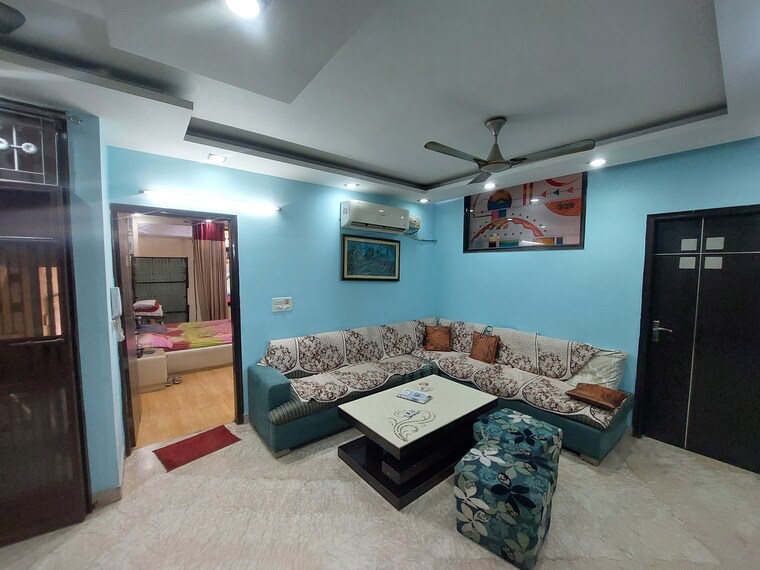 Living Room, mahindru enclave 3 Bedroom 150 Sq.Yd. Builder Floor In Mahindru Enclave Delhi 8826855