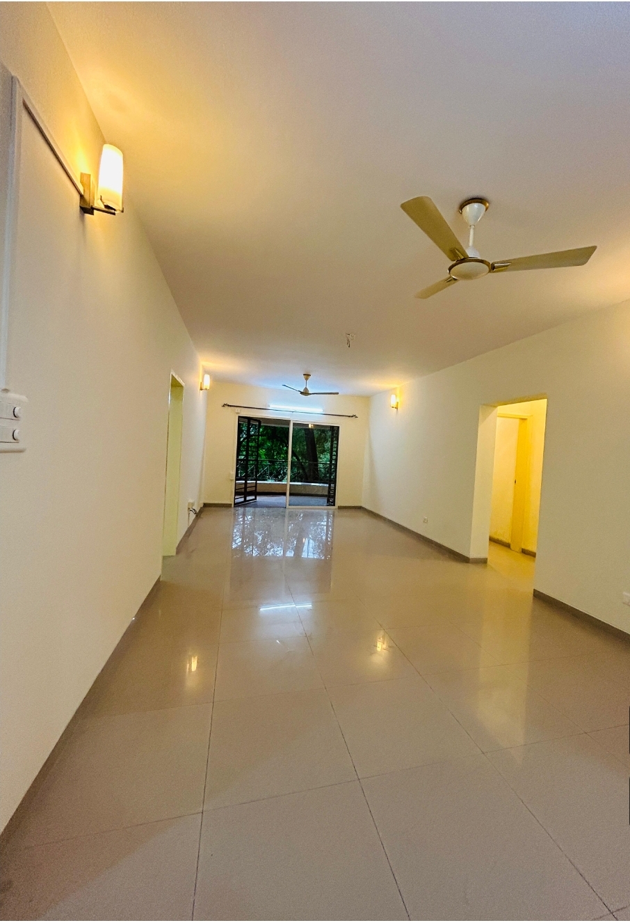 3.5 BHK Apartment For Rent in Clover Highlands