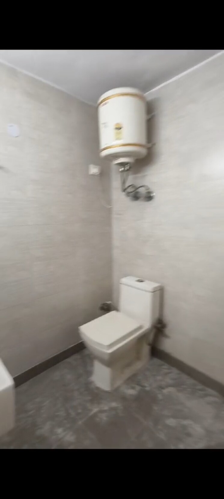 Bathroom, lajpat nagar i 2 Bedroom 1000 Sq.Ft. Builder Floor In Lajpat Nagar I Delhi 8826874