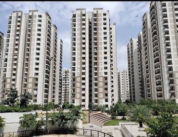 2 BHK Apartment For Rent in Cybercity Rainbow Vistas Rock Gardens, Hi Tech City