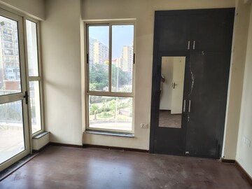 Room in 2 BHK Apartment at Signature Global City, Sector 37d – for Rent