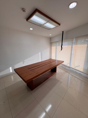 Room in  Office Space at Nariman Point – for Rent