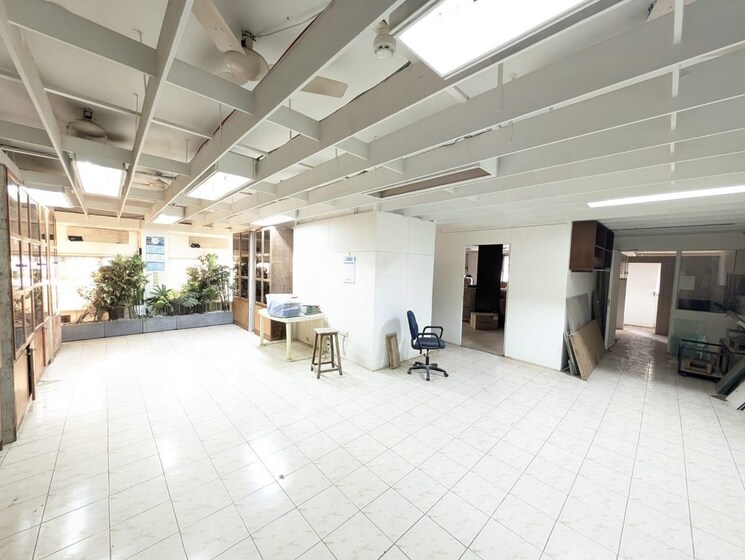  Parking, bradys-gladys-plaza Commercial Office Space 1450 Sq.Ft. In Lower Parel Mumbai 8826924