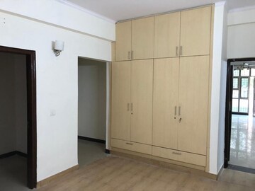 Room in 3 BHK Builder Floor at Palam Vihar – for Rent