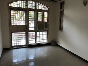Room in 3 BHK Builder Floor at Palam Vihar – for Rent