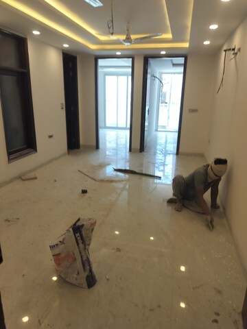 Room in 2 BHK Builder Floor at Sultanpur – for Rent