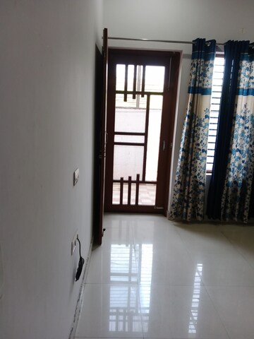 Room in 3 BHK Builder Floor at Huda – for Rent