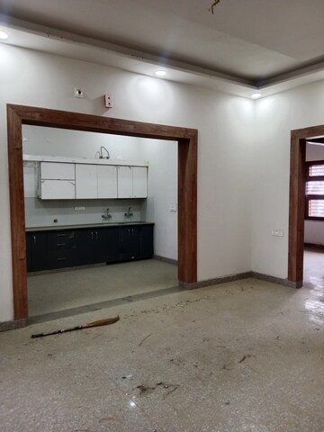 Room in 3 BHK Builder Floor at Huda – for Rent