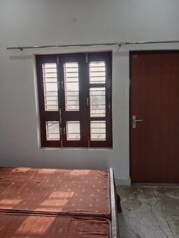 Room in 1 BHK Builder Floor at Huda – for Rent