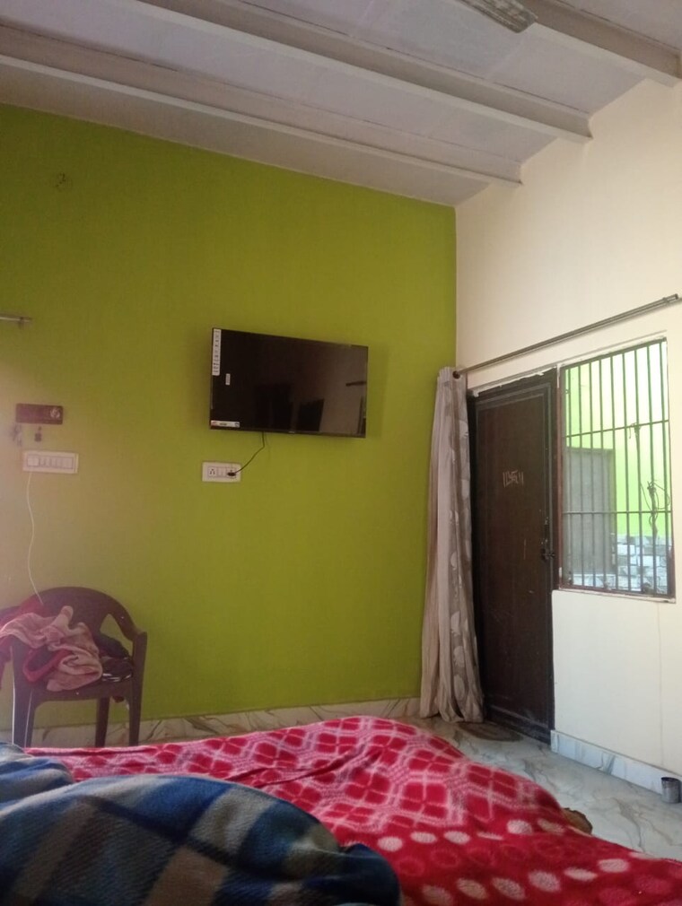 Bedroom, rajiv colony 4 Bedroom 100 Sq.Yd. Independent House In Rajiv Colony Faridabad 8826970