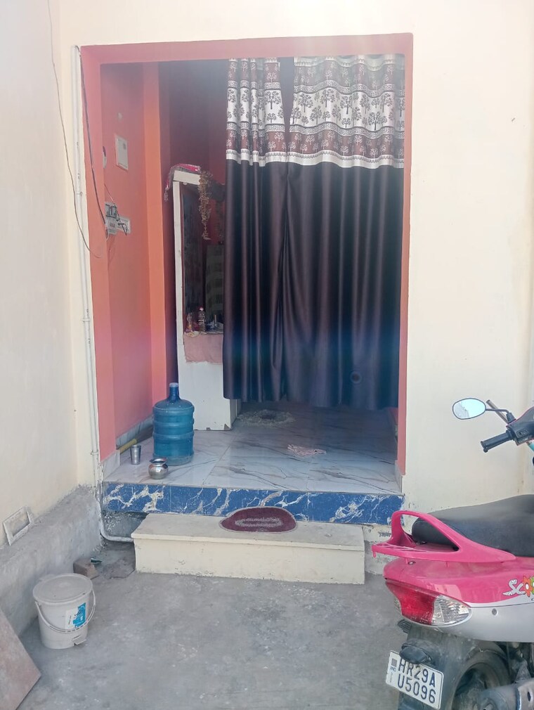 Bedroom, rajiv colony 4 Bedroom 100 Sq.Yd. Independent House In Rajiv Colony Faridabad 8826970