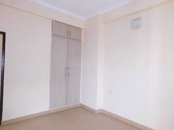 Room in 3 BHK Apartment at Vijayant Enclave, Sector 29 – for Sale