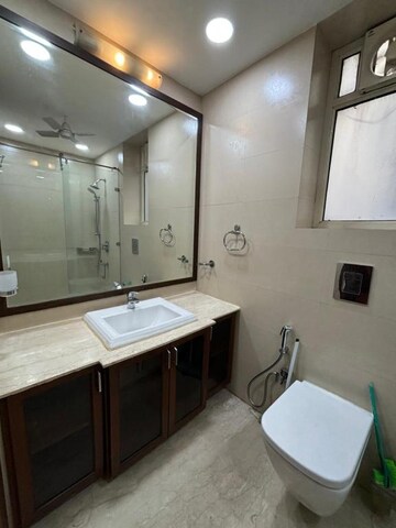 Master Bedroom in 2 BHK Builder Floor at Laxmi Nagar – for Rent